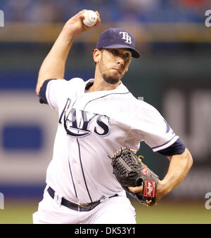 19. April 2011 - St. Petersburg, FL, USA - JAMES BORCHUCK |   Times.SP 335897 BORC rays (19.04.11) (St. Petersburg, FL) James Shields liefert im ersten während der Strahlen-Spiel gegen die Chicago White Sox im Tropicana Field Dienstag, 19. April 2011.    [JAMES BORCHUCK Mal] (Kredit-Bild: © St. Petersburg Times/ZUMAPRESS.com) Stockfoto