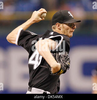 20. April 2011 - St. Petersburg, FL, USA - JAMES BORCHUCK |   Times.SP 335898 BORC rays (20.04.11) (St. Petersburg, FL) Chicago Lefty Chris Sale in der siebten während der Strahlen-Spiel gegen die Chicago White Sox im Tropicana Field Mittwoch, 20. April 2011 liefert.    [JAMES BORCHUCK Mal] (Kredit-Bild: © St. Petersburg Times/ZUMAPRESS.com) Stockfoto