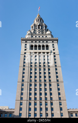 Der Terminal Tower nachschlagen aus Public Square in Cleveland, Ohio. Stockfoto