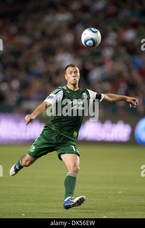 23. April 2011 - Carson, Kalifornien, USA - Portland Timbers Mittelfeldspieler Jack Jewsbury #13 in Aktion während der Major League Soccer Spiel zwischen Portland Timbers und die Los Angeles Galaxy im Home Depot Center. Die Galaxie fuhr fort, um die Hölzer mit einem Endstand von 3: 0 zu besiegen. (Kredit-Bild: © Brandon Parry/Southcreek Global/ZUMAPRESS.com) Stockfoto