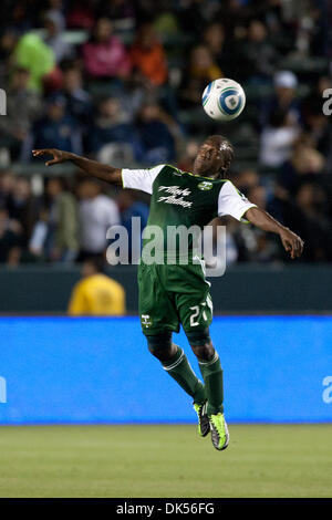 23. April 2011 - Carson, Kalifornien, USA - Portland Timbers Mittelfeldspieler Diego Chara #21 in Aktion während der Major League Soccer Spiel zwischen Portland Timbers und die Los Angeles Galaxy im Home Depot Center. Die Galaxie fuhr fort, um die Hölzer mit einem Endstand von 3: 0 zu besiegen. (Kredit-Bild: © Brandon Parry/Southcreek Global/ZUMAPRESS.com) Stockfoto