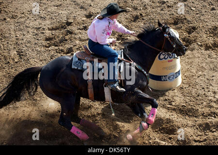 24. April 2011 - Clovis, Kalifornien, USA - Barrel Racer Brenday Mays Terrebonne oder beim Clovis Rodeo konkurriert. (Kredit-Bild: © Matt Cohen/Southcreek Global/ZUMAPRESS.com) Stockfoto