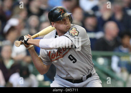 24. April 2011 - Milwaukee, Wisconsin, USA - Houston Astros Recht Fielder Hunter Pence #9 auf den Teller. Die Milwaukee Brewers schlagen die Houston Astros 4-1at Miller Park. (Kredit-Bild: © John Fisher/Southcreek Global/ZUMAPRESS.com) Stockfoto