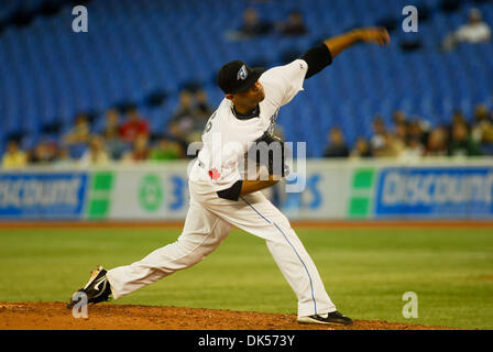 24. April 2011 aufgeschlagen - Toronto, Ontario, Kanada - Toronto Blue Jays Krug Ricky Romero (24) 7 Innings. Die Tampa Bay Rays würden die Toronto Blue Jays 2: 0 besiegen. (Kredit-Bild: © Keith Hamilton/Southcreek Global/ZUMAPRESS.com) Stockfoto