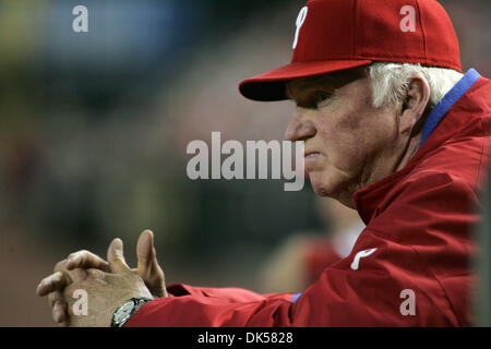 26. April 2011 - Uhren Phoenix, Arizona, USA - Philadelphia Phillies Manager Charlie Manuel von der Trainerbank bei einem 7-5 zu den Arizona Diamondbacks im Chase Field in Phoenix, Arizona. (Kredit-Bild: © gen Lower/Southcreek Global/ZUMAPRESS.com) Stockfoto