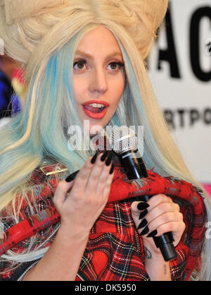 Tokio, Japan. 1. Dezember 2013. Lady Gaga, 1. Dezember 2013: Tokio, Japan: Sängerin Lady GAGA besucht eine Pressekonferenz für ihr neues Album "ARTPOP" in Tokio am 1. Dezember 2013. Bildnachweis: Aflo Co. Ltd./Alamy Live-Nachrichten Stockfoto