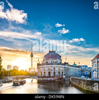 Berlin, Deutschland-Blick auf die Museumsinsel und den Fernsehturm. Stockfoto