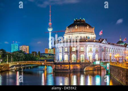 Berlin, Deutschland-Blick auf die Museumsinsel und den Fernsehturm. Stockfoto