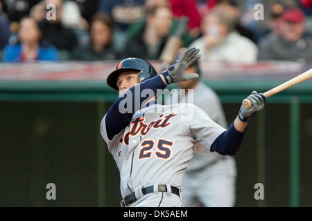 29. April 2011 - Cleveland, Ohio, USA - Detroit linker Feldspieler Ryan Raburn (25) at bat während der zweiten Inning gegen Cleveland.  Die Cleveland Indians versammelt, um die Detroit Tigers 9-5 an Progressive Field in Cleveland, Ohio zu besiegen. (Kredit-Bild: © Frank Jansky/Southcreek Global/ZUMAPRESS.com) Stockfoto