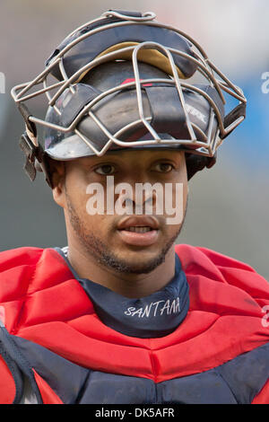 29. April 2011 - Cleveland, Ohio, USA - Cleveland Catcher Carlos Santana (41) vor dem Spiel gegen Detroit.  Die Cleveland Indians versammelt, um die Detroit Tigers 9-5 an Progressive Field in Cleveland, Ohio zu besiegen. (Kredit-Bild: © Frank Jansky/Southcreek Global/ZUMAPRESS.com) Stockfoto