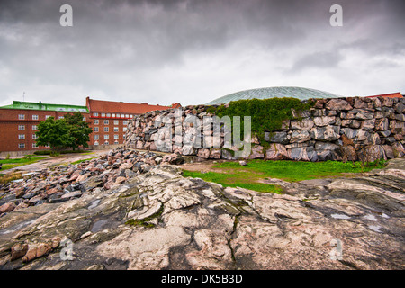 Temppeliaukio-Kirche in Helsinki, Finnland. Das Interieur wurde ausgegraben und direkt aus Fels gebaut. Stockfoto