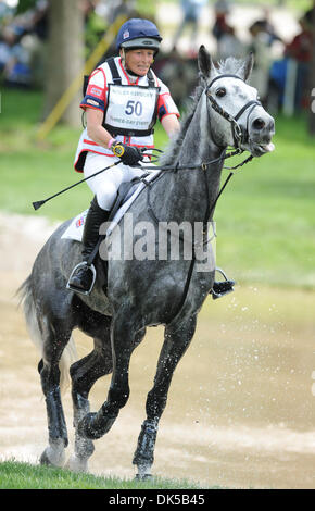 30. April 2011 - Lexington, Kentucky, USA - Mary King(GBR), im Wettbewerb auf FERNHILL URCO während des Cross Country-Tests beim Rolex 3 Tage 4-Sterne-Event in der Kentucky Horse Park in Lexington, Kentucky am 30. April 2011. (Kredit-Bild: © Scott Serio/Eclipse/ZUMAPRESS.com) Stockfoto