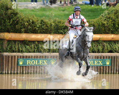 30. April 2011 - Lexington, Kentucky, USA - Mary King(GBR), im Wettbewerb auf FERNHILL URCO während des Cross Country-Tests beim Rolex 3 Tage 4-Sterne-Event in der Kentucky Horse Park in Lexington, Kentucky am 30. April 2011. (Kredit-Bild: © Scott Serio/Eclipse/ZUMAPRESS.com) Stockfoto