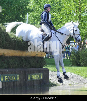 30. April 2011 - Lexington, Kentucky, USA - Colleen Rutledge(USA), im Wettbewerb auf SHIRAZ, während die Cross Country-Test beim Rolex 3 Tage 4-Sterne-Event in der Kentucky Horse Park in Lexington, Kentucky am 30. April 2011. (Kredit-Bild: © Scott Serio/Eclipse/ZUMAPRESS.com) Stockfoto