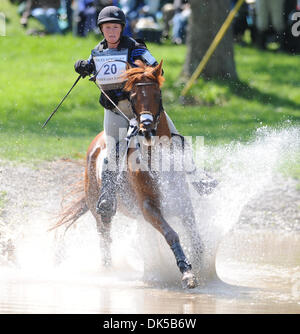 30. April 2011 - Lexington, Kentucky, USA - Colleen Rutledge(USA), im Wettbewerb auf SHIRAZ, während die Cross Country-Test beim Rolex 3 Tage 4-Sterne-Event in der Kentucky Horse Park in Lexington, Kentucky am 30. April 2011. (Kredit-Bild: © Scott Serio/Eclipse/ZUMAPRESS.com) Stockfoto