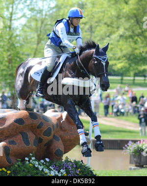 30. April 2011 - Lexington, Kentucky, USA - Heather Morris(USA), im Wettbewerb auf Schiefer-Fluss, während die Cross Country-Test beim Rolex 3 Tage 4-Sterne-Event in der Kentucky Horse Park in Lexington, Kentucky am 30. April 2011. (Kredit-Bild: © Scott Serio/Eclipse/ZUMAPRESS.com) Stockfoto