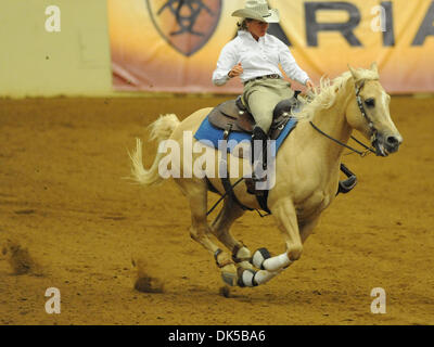 30. April 2011 konkurriert - Lexington, Kentucky, USA - Rolex Eventer Karen O'Connor in Kentucky Cup Reining Freestyle während der Rolex-3-Tages-Veranstaltung im Kentucky Horse Park in Lexington, Kentucky am 30. April 2011. (Kredit-Bild: © Scott Serio/Eclipse/ZUMAPRESS.com) Stockfoto