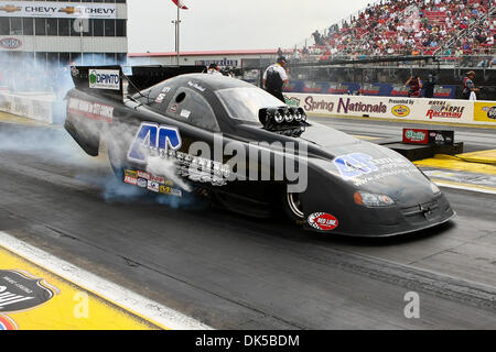 30. April 2011 - Baytown, Texas, USA - macht Terry Haddock (121) eine Qualifikation während der O'Reilly Auto Teile Frühjahr Staatsangehörige auf dem königlichen Purpur Raceway in Baytown, Texas zu übergeben. (Kredit-Bild: © Dan Wozniak/Southcreek Global/ZUMAPRESS.com) Stockfoto