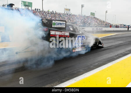 30. April 2011 - Baytown, Texas, USA - macht Terry Haddock (121) eine Qualifikation während der O'Reilly Auto Teile Frühjahr Staatsangehörige auf dem königlichen Purpur Raceway in Baytown, Texas zu übergeben. (Kredit-Bild: © Dan Wozniak/Southcreek Global/ZUMAPRESS.com) Stockfoto