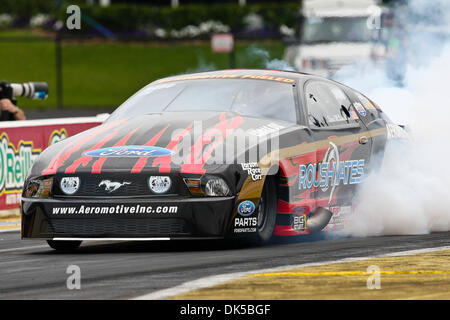 30. April 2011 - Baytown, Texas, USA - macht Steve Matusek (5450) eine Qualifikation während der O'Reilly Auto Teile Frühjahr Staatsangehörige auf dem königlichen Purpur Raceway in Baytown, Texas zu übergeben. (Kredit-Bild: © Dan Wozniak/Southcreek Global/ZUMAPRESS.com) Stockfoto