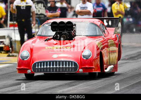 30. April 2011 - Baytown, Texas, USA - macht Scott Ray (321a) eine Qualifikation während der O'Reilly Auto Teile Frühjahr Staatsangehörige auf dem königlichen Purpur Raceway in Baytown, Texas zu übergeben. (Kredit-Bild: © Dan Wozniak/Southcreek Global/ZUMAPRESS.com) Stockfoto