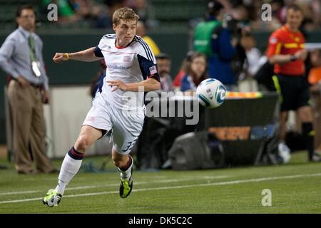 30. April 2011 - Carson, Kalifornien, USA - New England Revolution Mittelfeldspieler Zak Boggs #33 in Aktion während der Major League Soccer-Spiel zwischen den New England Revolution und Chivas USA im Home Depot Center. (Kredit-Bild: © Brandon Parry/Southcreek Global/ZUMAPRESS.com) Stockfoto