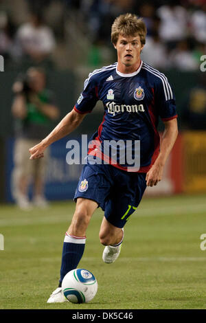 30. April 2011 - Carson, Kalifornien, USA - Chivas USA weiterleiten Justin Braun #17 in Aktion während der Major League Soccer-Spiel zwischen den New England Revolution und Chivas USA im Home Depot Center. Chivas USA fuhr fort, um die New England Revolution mit dem Endstand von 3: 0 zu besiegen. (Kredit-Bild: © Brandon Parry/Southcreek Global/ZUMAPRESS.com) Stockfoto