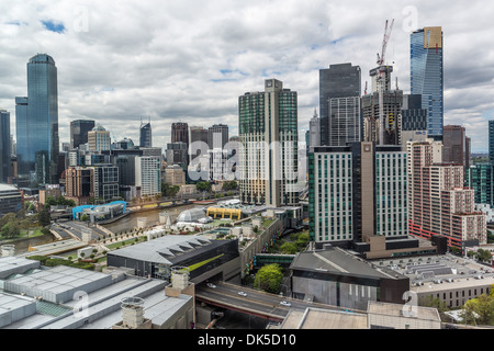 Skyline von Melbourne aus Crown Casino Komplex gezeigt. Stockfoto