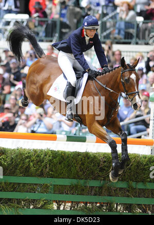 1. Mai 2011 - Lexington, Kentucky, USA - MARY KING, im Wettbewerb auf des Königs Verführerin, endet mit einem doppelten klaren Runden im Stadion springen Test der Rolex 3 Tage 4-Sterne-Event im Kentucky Horse Park gewinnen. (Kredit-Bild: © Scott Serio/Eclipse/ZUMAPRESS.com) Stockfoto