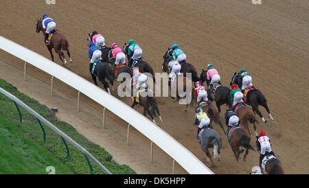 7. Mai 2011 - Louisville, Ky, USA - in die erste Kurve in der 137. das Kentucky Derby in Churchill Downs 7. Mai 2011. Foto von Jason Sankovitch (Kredit-Bild: © Lexington Herald-Leader/ZUMAPRESS.com) Stockfoto