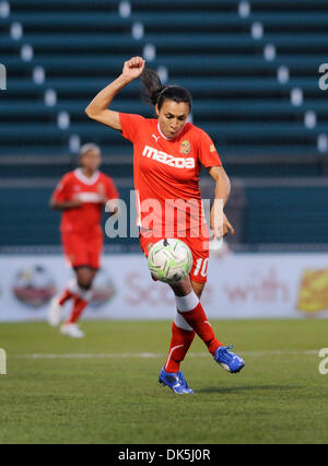 6. Mai 2011:. Die WNY Flash besiegte SkyBlue FC 3-1 Sahlen Stadion in Rochester, NY. Western New York Flash forward Marta (#10) in Aktion während des Spielens SkyBlue FC. (Kredit-Bild: © Alan Schwartz/Cal Sport Media/ZUMAPRESS.com) Stockfoto