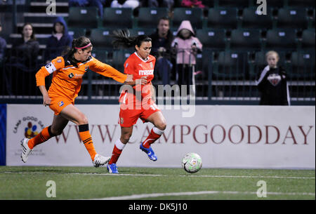 6. Mai 2011:. Die WNY Flash besiegte SkyBlue FC 3-1 Sahlen Stadion in Rochester, NY. Western New York Flash forward Marta (#10) bei Sahlen Stadion in Aktion. (Kredit-Bild: © Alan Schwartz/Cal Sport Media/ZUMAPRESS.com) Stockfoto