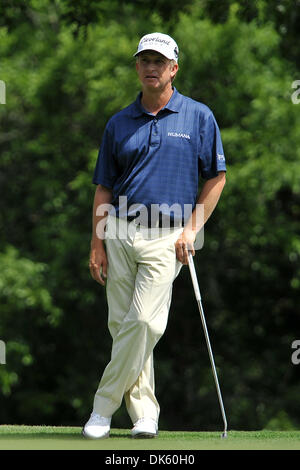 18. Mai 2011 wartet - Fort Worth, TX, USA - David Toms Putt am pro-am Tag des Crowne Plaza Invitational im Colonial spielte im Colonial Country Club in Fort Worth, Texas. (Kredit-Bild: © Patrick Grün/Southcreek Global/ZUMAPRESS.com) Stockfoto