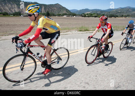 19. Mai 2011 - am Meer-Paso Robles, Kalifornien, USA - Amgen Tour of California Gesamtführenden CHRIS HORNER (Team Radio Shack) seinem Teamkollegen LEVI LEIPHEIMER und TOM DANIELSON (Garmin Cervelo) während der 5. Etappe folgt. (Bild Kredit: Wil Matthews/ZUMAPRESS.com ©) Stockfoto