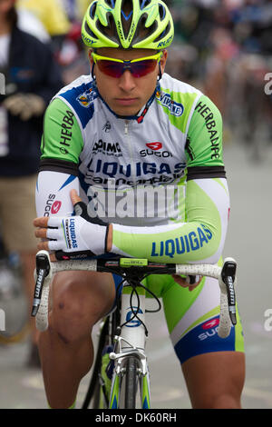 19. Mai 2011 wartet - Strand, Kalifornien, USA - PETER SAGAN (Liquigas-Cannondale) zu Beginn der 5. Etappe der Amgen Tour of California im Meer. Sagan gewann die Etappe in Paso Robles in einem Sprint-Finish. (Bild Kredit: Wil Matthews/ZUMAPRESS.com ©) Stockfoto