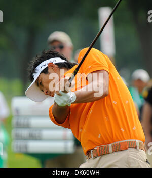 19. Mai 2011 - Fort Worth, Texas, USA - 19.05.2011. RYUJI IMADA Uhren seiner Fahrt auf der 10. Tee in der ersten Runde des Crowne Plaza Invitational im Colonial in Fort Worth, Texas. (Kredit-Bild: © Ralph Lauer/ZUMAPRESS.com) Stockfoto