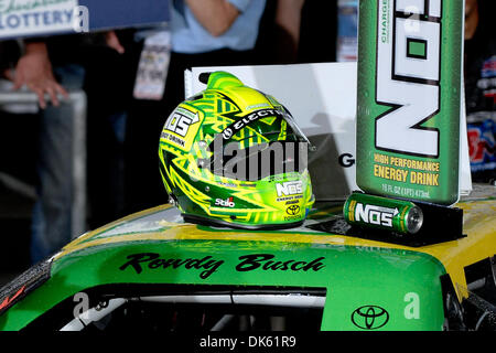 20. Mai 2011 - Concord, North Carolina, Vereinigte Staaten von Amerika - Camping World Truck Series Treiber Kyle Busch (18) gewinnt die Bildung-Lotterie-200 auf dem Charlotte Motor Speedway in Concord, North Carolina (Credit-Bild: © Anthony Barham/Southcreek Global/ZUMAPRESS.com) Stockfoto