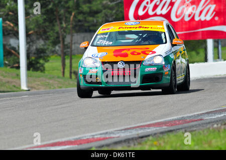 20. Mai 2011 - Bowmanville, Ontario, Kanada - Ronald Zitza von Orlando, FL fahren #60 (TC) Zotz Racing Volkswagen GTI während des Trainings für das Victoria Day Speedfest Wochenende auf dem Mosport International Raceway. (Kredit-Bild: © Keith Hamilton/Southcreek Global/ZUMAPRESS.com) Stockfoto