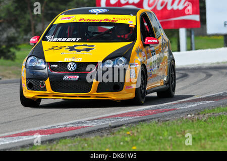 20. Mai 2011 - Bowmanville, Ontario, Kanada - Tristan Herbert von Reston, VA #33 (TC) fahren Brimtek Motorsport Volkswagen GTI während der Praxis für die Victoria Day Speedfest Wochenende auf dem Mosport International Raceway. (Kredit-Bild: © Keith Hamilton/Southcreek Global/ZUMAPRESS.com) Stockfoto