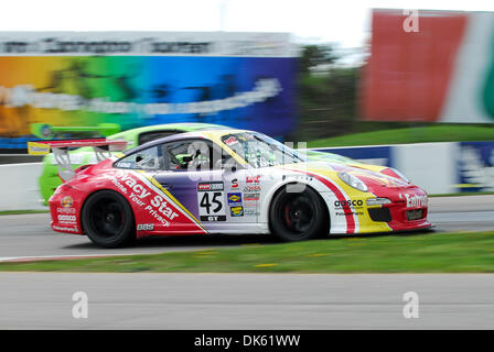 20. Mai 2011 - Bowmanville, Ontario, Kanada - Patrick Long von Bellaire, FL #45 fahren (GT) TruSpeed Porsche GT3 Cup während der Praxis für die Victoria Day Speedfest Wochenende auf dem Mosport International Raceway. (Kredit-Bild: © Keith Hamilton/Southcreek Global/ZUMAPRESS.com) Stockfoto