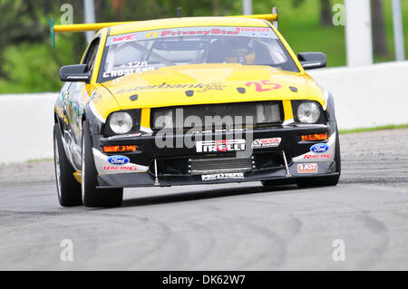 22. Mai 2011 qualifiziert - Bowmanville, Ontario, Kanada - Ben Crosland von Salt Lake City, UT fahren #25 (GTS) Interbank FX/Racewith RP Ford Mustang FR500S zunächst für Runde 6 des Pirelli SCCA World Challenge Rennens. (Kredit-Bild: © Keith Hamilton/Southcreek Global/ZUMAPRESS.com) Stockfoto