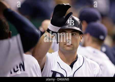 27. Mai 2011 - St. Petersburg, FL, USA - SP 335912 FOUN RAYS 4.EDMUND D. Brunnen | Zeiten. (27.05.2011 St.Petersburg) Tampa Bay Rays erster Basisspieler Casey Kotchman (11) feiert ein zwei laufen Homer im zweiten Inning. Die Tampa Bay Rays gespielt die Cleveland Indians am 27. Mai 2011 im Tropicana Field in St. Petersburg. [Edmund D. Brunnen, mal Foto] (Kredit-Bild: © St. Petersburg Stockfoto