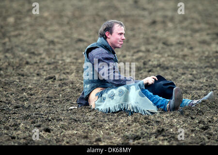 28. Mai 2011 - Marysville, Kalifornien, USA - Steve Hacker von Battle Mountain, NV sitzt im Dreck nach sträubte sich immer aus 359 in Marysville Stampede in Cotton Rosser Arena in Marysville, CA. (Credit-Bild: © Matt Cohen/Southcreek Global/ZUMAPRESS.com) Stockfoto