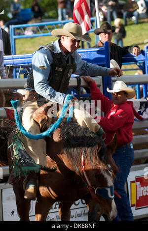 28. Mai 2011 - Marysville, Kalifornien, USA - Mert Bradshaw von Eagle Point, oder reitet 667 in Marysville Stampede in Cotton Rosser Arena in Marysville, CA. (Credit-Bild: © Matt Cohen/Southcreek Global/ZUMAPRESS.com) Stockfoto