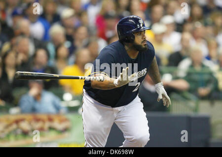 29. Mai 2011 - Milwaukee, Wisconsin, USA - Milwaukee Brewers erster Basisspieler Prinz Fielder (28) und den Milwaukee Brewers führen den San Francisco Giants 6-0 im 7. Inning im Miller Park in Milwaukee. (Kredit-Bild: © John Fisher/Southcreek Global/ZUMAPRESS.com) Stockfoto