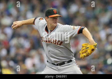 29. Mai 2011 - liefert Milwaukee, Wisconsin, USA - San Francisco Giants starten Krug Matt Cain (18) einen Stellplatz im Spiel. Die Milwaukee Brewers besiegte die San Francisco Giants 6-0 im Miller Park in Milwaukee. (Kredit-Bild: © John Fisher/Southcreek Global/ZUMAPRESS.com) Stockfoto