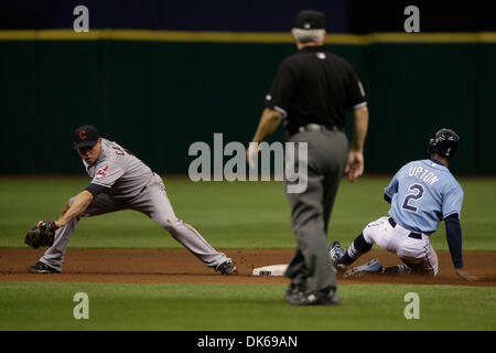 29. Mai 2011 - St. Petersburg, FL, USA - SP 335914 FOUN RAYS 6.EDMUND D. Brunnen | Zeiten. (29.05.2011 St.Petersburg) Tampa Bay Rays Center Fielder B.J. Upton (2) stiehlt zweites Standbein im 4. Inning. Die Tampa Bay Rays gespielt die Cleveland Indians am 29. Mai 2011 im Tropicana Field in St. Petersburg. [Edmund D. Brunnen, mal Foto] (Kredit-Bild: © St. Petersburg Times / ZUMAPRES Stockfoto