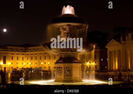 Carlo Maderno Brunnen in dem Petersplatz, Vatikan-Stadt. Stockfoto