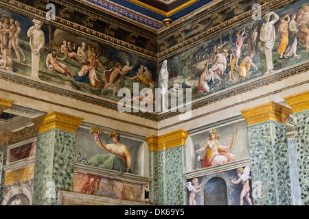 Loggia der Psyche (la Leggia di Amore e Psiche) in der Villa Farnesina, Rom, Latium, Italien. Stockfoto