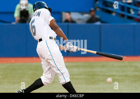 1. Juni 2011 - Toronto, Ontario, Kanada - Toronto Blue Jays linker Feldspieler Corey Patterson (16) in Aktion. Die Cleveland Indians spielen die Toronto Blue Jays im Rogers Centre, Toronto, Ontario. Die Indianer führen die Blue Jays 13-6 nach dem 6. Inning. (Kredit-Bild: © Keith Hamilton/Southcreek Global/ZUMAPRESS.com) Stockfoto